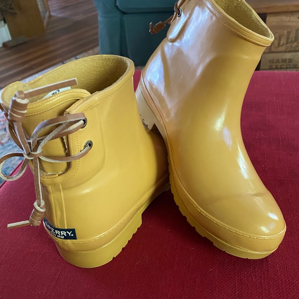 MAKE ME AN OFFER!!! Sperry Top-Sider Rainboots